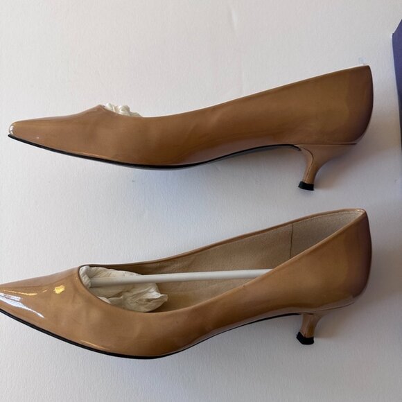 Stuart Weitzman Size 11.5 “Adobe” Patent Kitten Heel Pumps - Picture 5 of 8